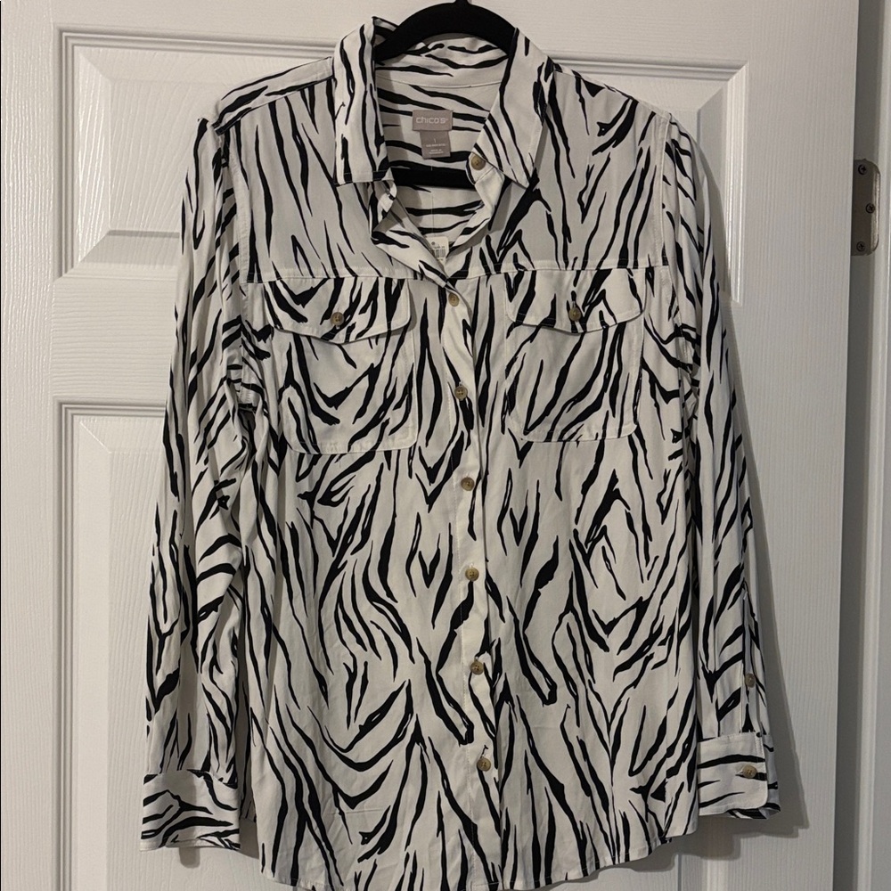 Chico's Black and White Animal Print Shirt. Chico’s size 1